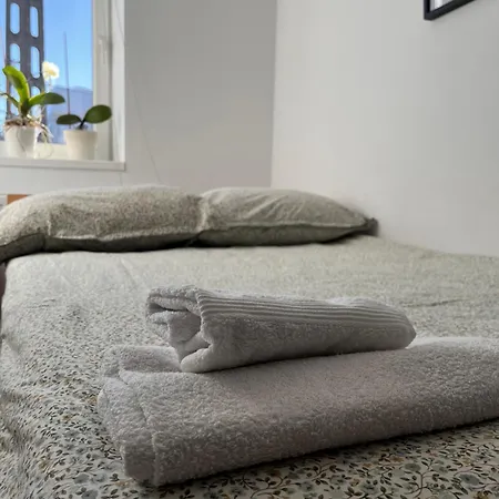 Numer 1, Dwie Sypialnie Dwa łóżka